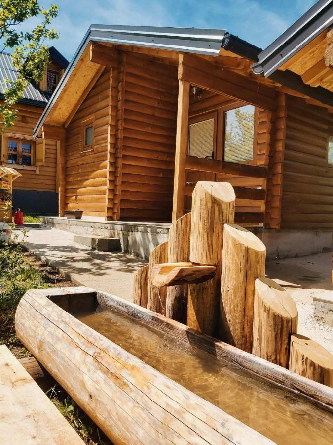 Holiday Bungalows & Food Плав Екстериор снимка
