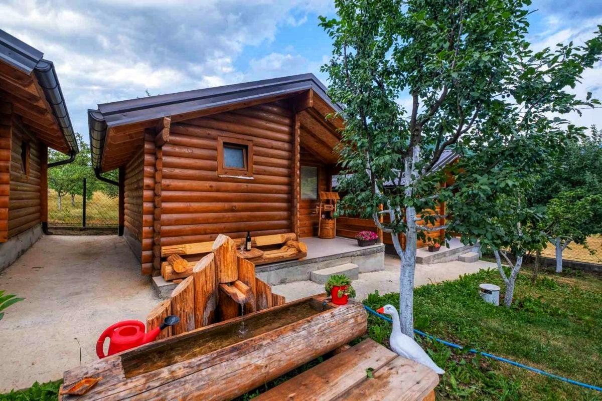 Holiday Bungalows & Food Плав Екстериор снимка