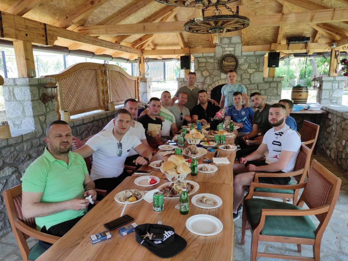 Holiday Bungalows & Food Плав Екстериор снимка