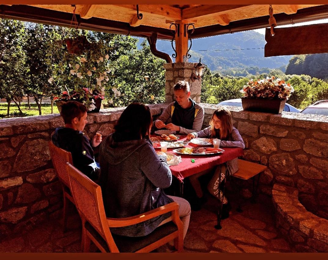 Holiday Bungalows & Food Плав Екстериор снимка