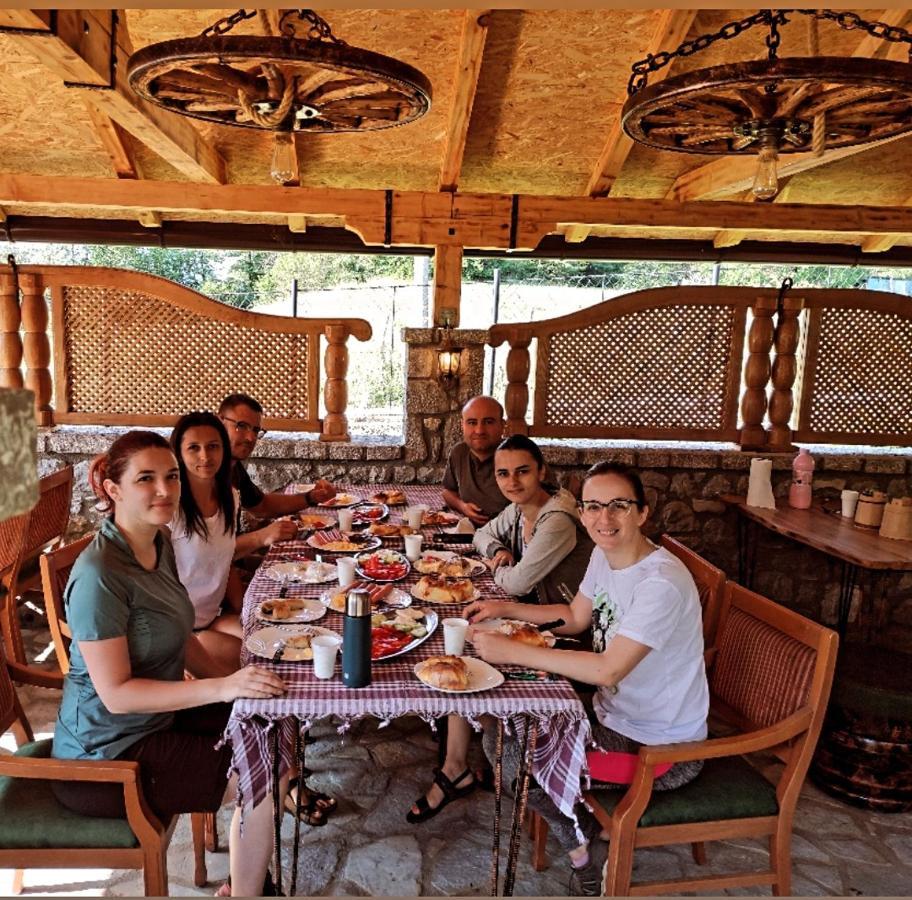 Holiday Bungalows & Food Плав Екстериор снимка