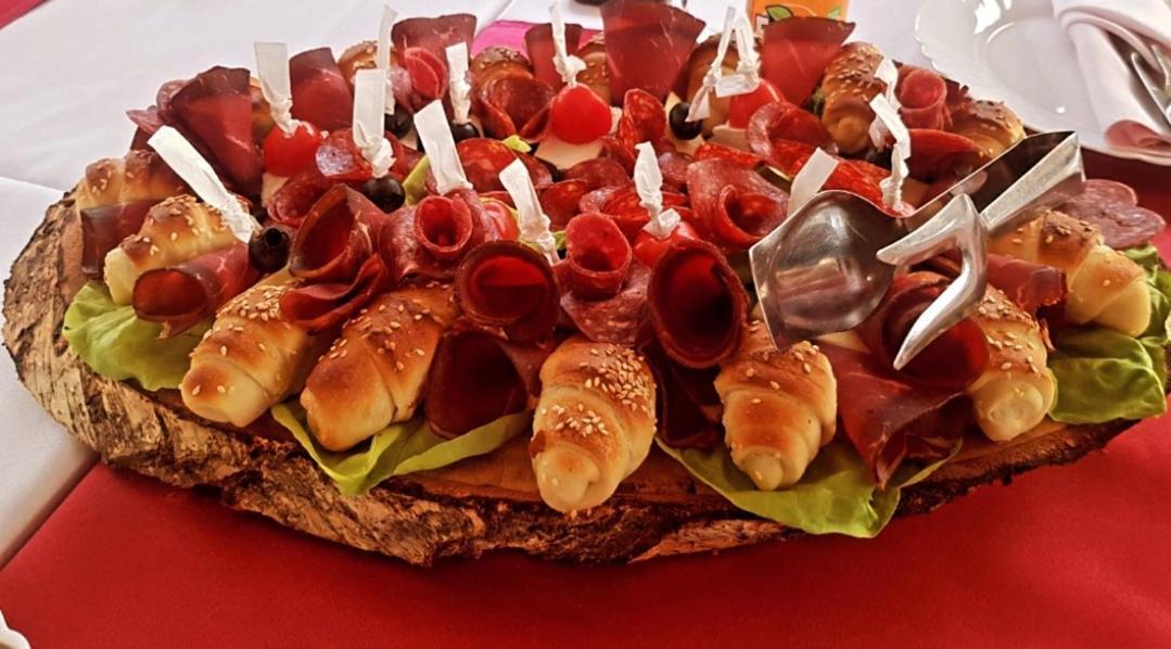 Holiday Bungalows & Food Плав Екстериор снимка