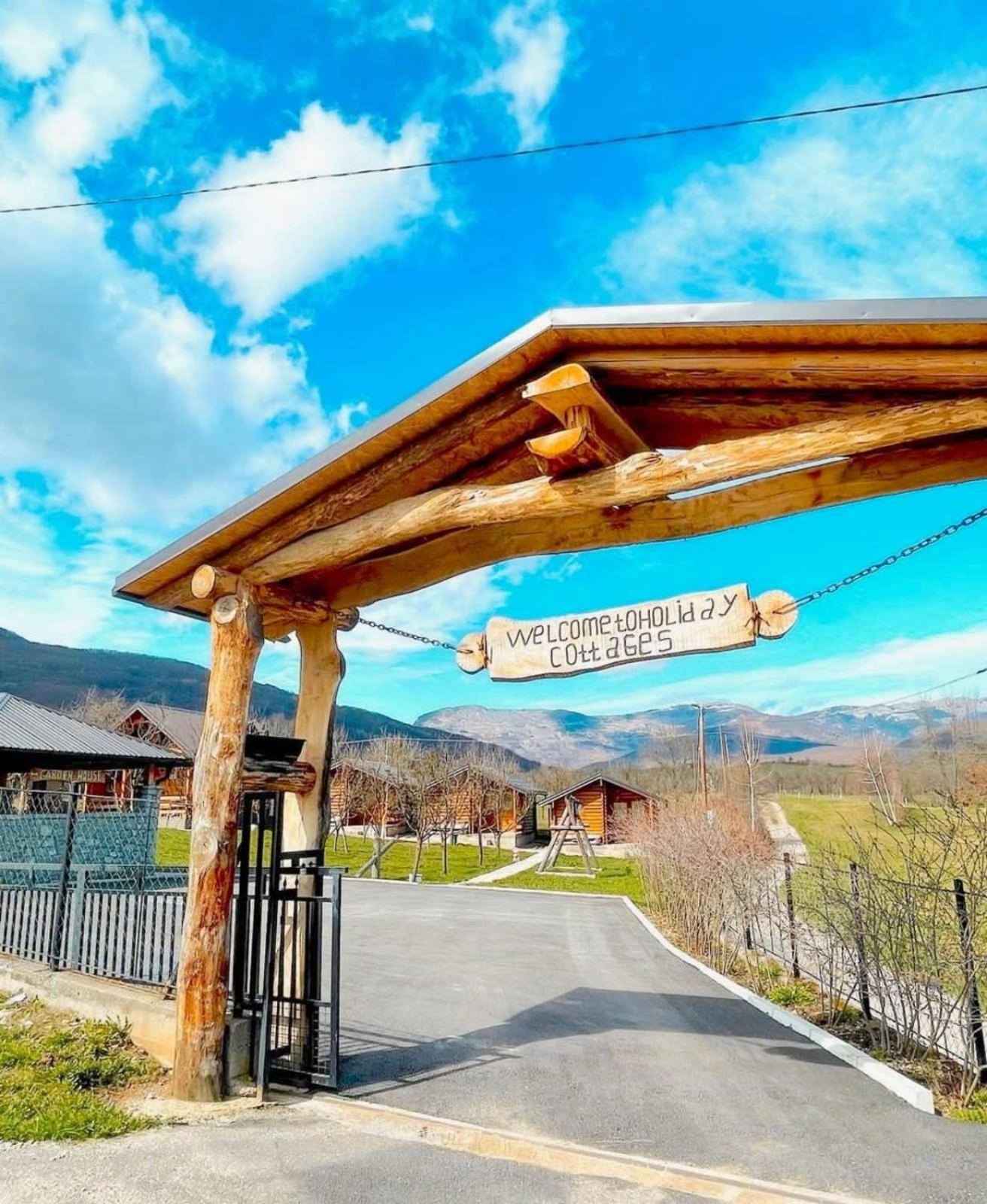 Holiday Bungalows & Food Плав Екстериор снимка