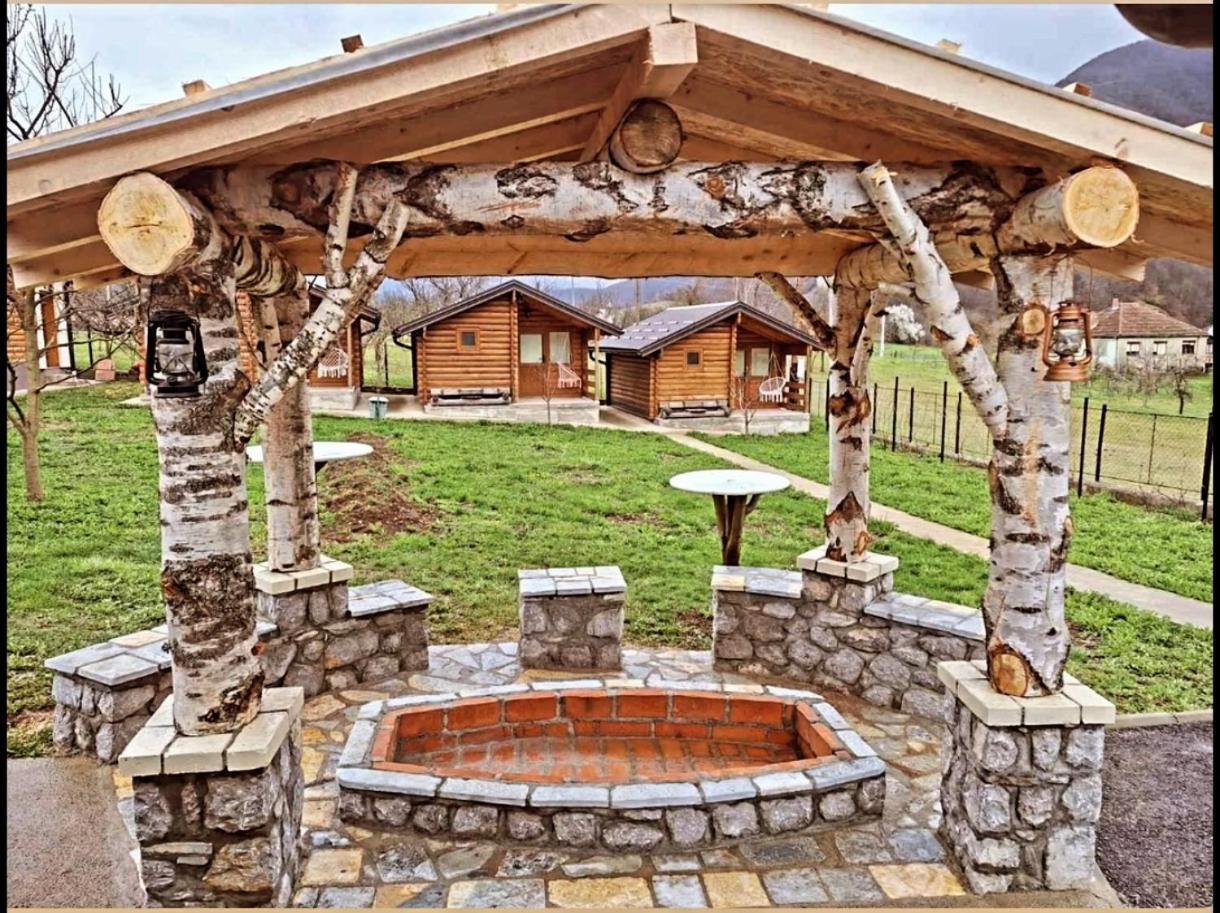 Holiday Bungalows & Food Плав Екстериор снимка