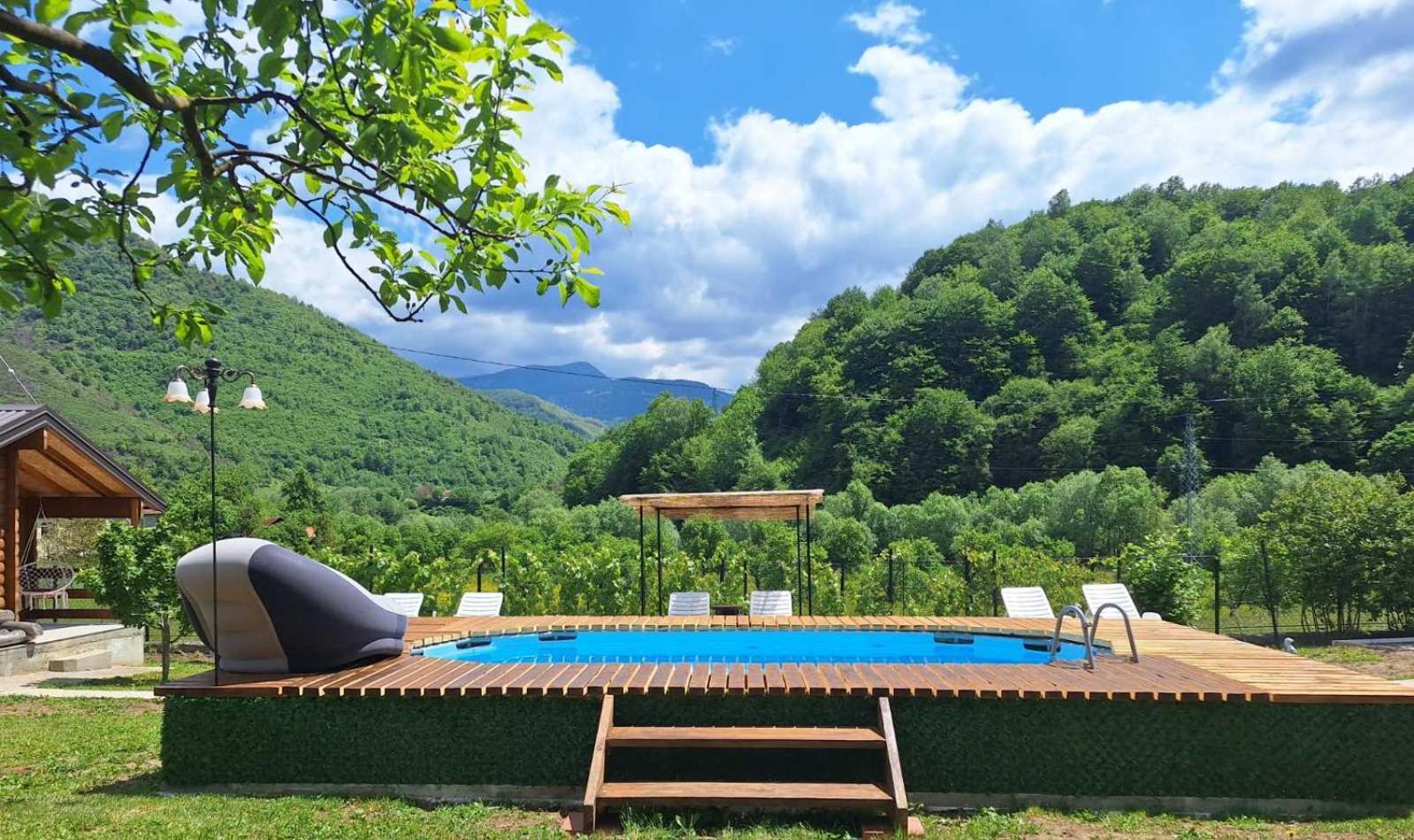 Holiday Bungalows & Food Плав Екстериор снимка